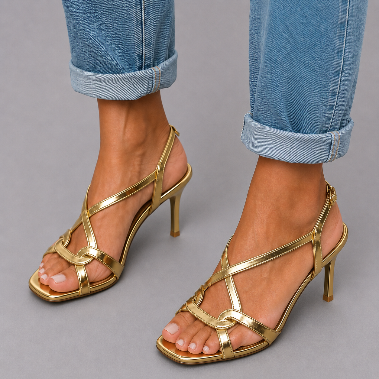 Valeria™ | Sandalias doradas de tacón elegante
