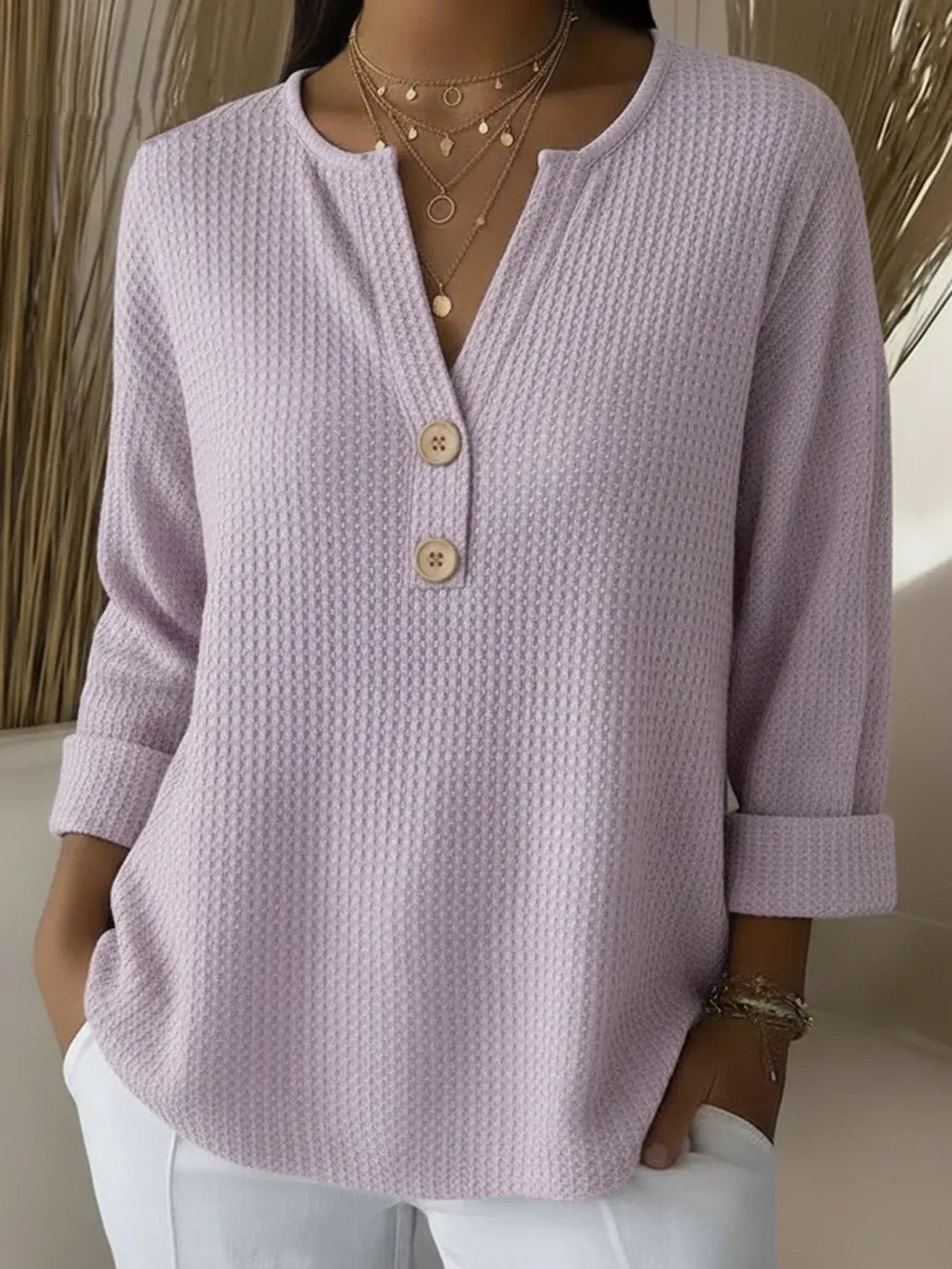 Lucía | Camiseta gofrada con escote Henley