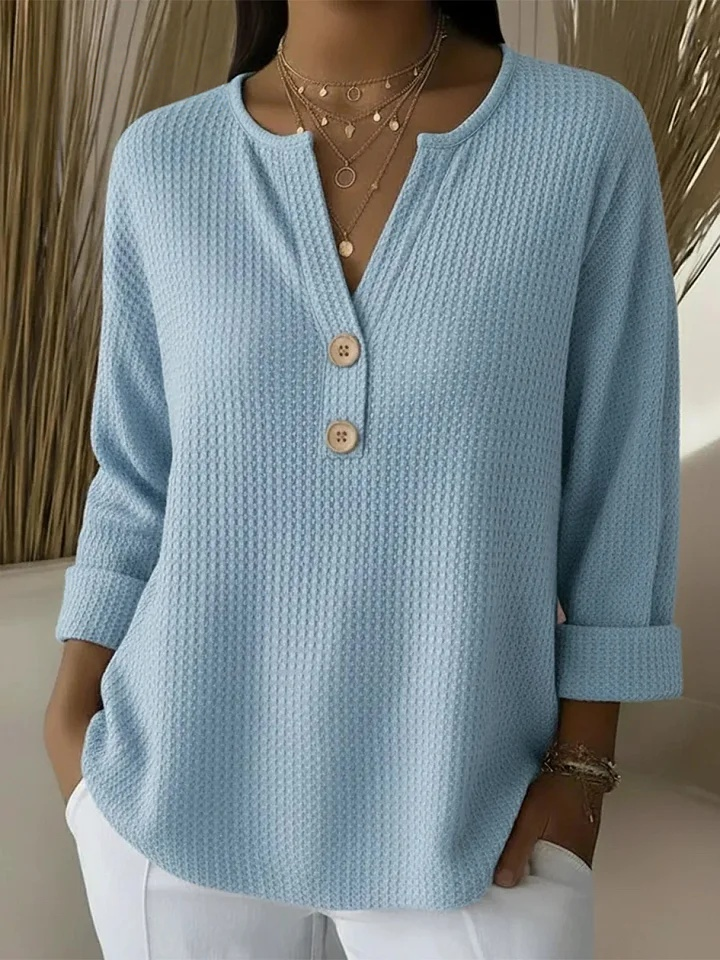 Lucía | Camiseta gofrada con escote Henley